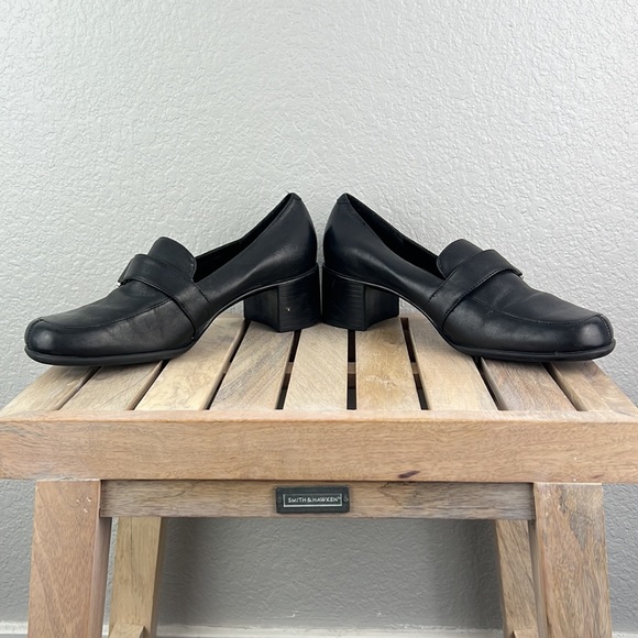 A2 By Aerosoles Leather Buckle Detail Slip On Loafer Black Size 7 Heel Height 2" - Picture 2 of 10